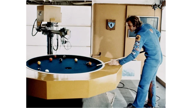 Les scènes d'intérieur du film ont été tournés à bord d'un porte-avions désaffecté de la guerre de Corée, amarré au chantier naval de Long Beach en Californie