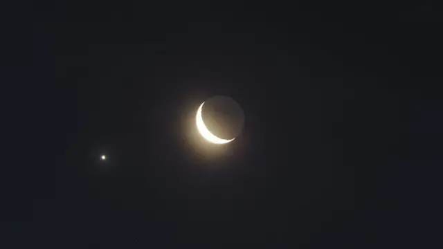 Júpiter al lado de la luna