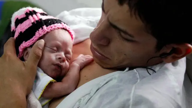 الفوائد الصحية لـ "طريقة الكنغر" للعناية بالأطفال