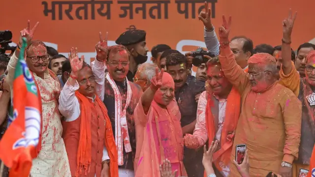 योगी आदित्यनाथ और उनके साथी नेता