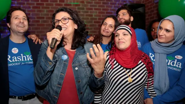 Tlaib sonuçları kutlarken