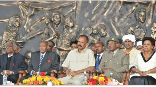 ፕረዚደንት ኢሳይያስ ኣፈወርቅን ሚኒስተራትን ኣብ ጽንብል ምዓልቲ ናጽነት