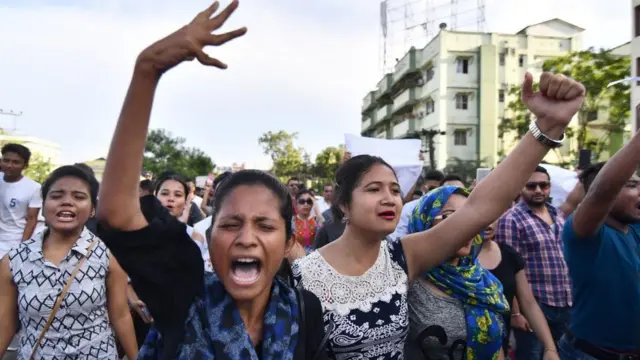 Estudiantes manifestándose en Guwahati el 10 de junio.