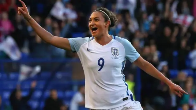 Lucy Bronze aliisaidia Lyon kupata vikombe viwili msimu uliopita