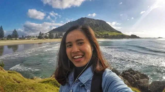 พราวสุภัค ยวนใจ