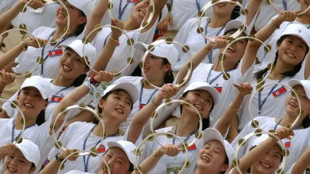 Танцівниці з групи підтримки північнокорейської команди