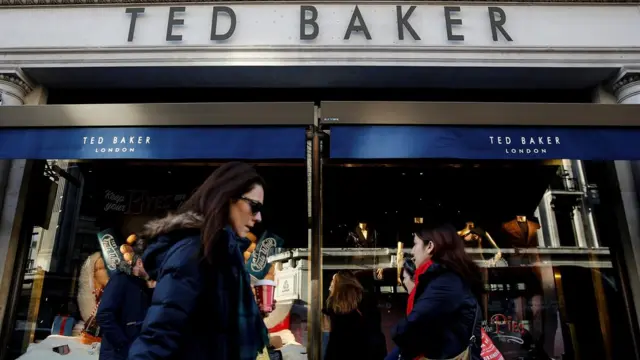 витрина фирменного магазина