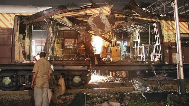 बम धमाका