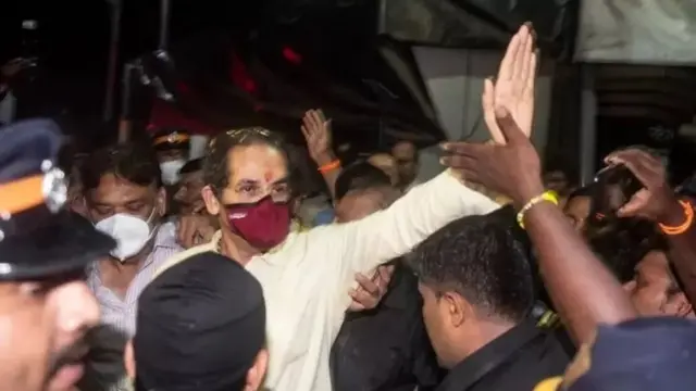 அரசு பங்களாவை காலி செய்துவிட்டு மாதோஸ்ரீயை அடைந்த உத்தவ் தாக்கரே.