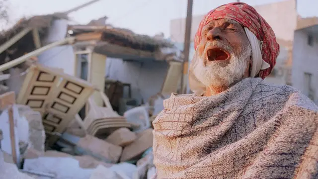 કચ્છ ભૂજમાં એક મુસ્લિમ પુરુષનું ઘર તબાહ થઈ ગયું હતું