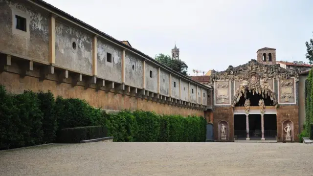 Вихід із коридору Вазарі