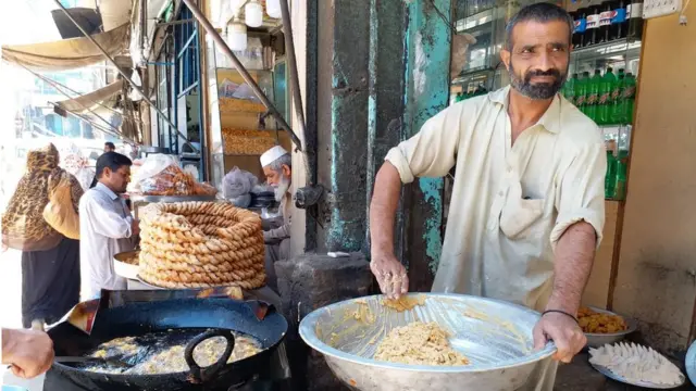 پېښور تر روژه ماتې وړاندې
