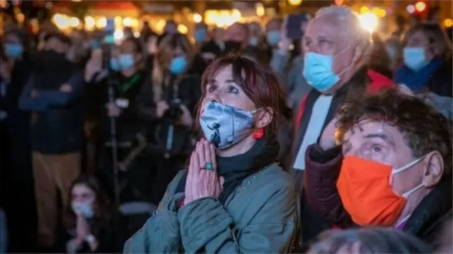 शिक्षक की हत्या के बाद समूचे फ़्रांस में प्रदर्शन हुए हैं