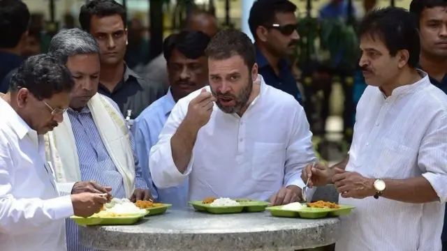 કર્ણાટકના મુખ્ય પ્રધાન સિદ્ધારમૈયા, કોંગ્રેસના પ્રમુખ રાહુલ ગાંધી અને અન્ય નેતાઓ