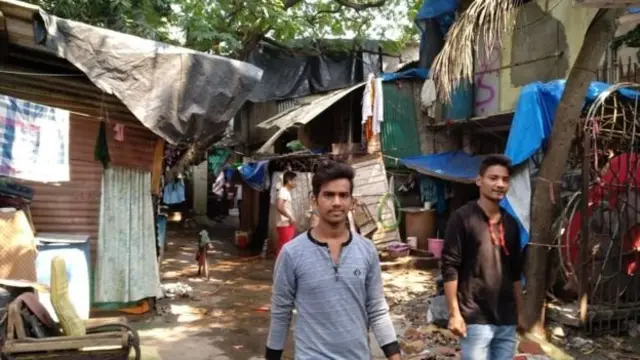 ভারতের মুম্বাইর একটি বস্তি। বিজেপি দাবি করে লাখ লাখ বাংলাদেশি অবৈধভাবে ভারতে থাকছে।