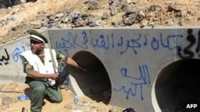 Bivugwa ko Gaddafi yakuwe munsi y'iri teme