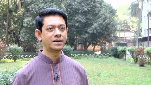 ঢাকা বিশ্ববিদ্যালয়ের সাংবাদিকতা বিভাগের শিক্ষক শামীম রেজা