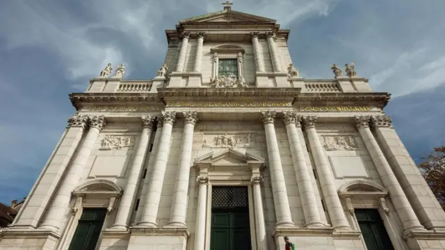 La fachada de la catedral
