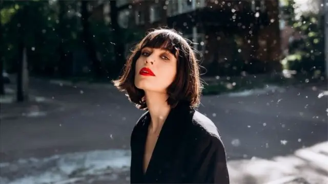 Тадқиқотлар шуни кўрсатадики, кўзга тик боқиш бизнинг эътиборимизни тортади