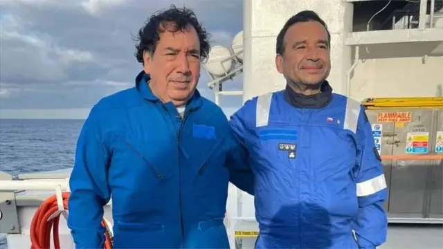 ఒస్వాల్డో ఉల్లోవా (కుడి), రూబెన్ ఎస్కిబనో