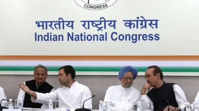 રાહુલ ગાંધી કોંગ્રેસના નેતાઓ સાથે