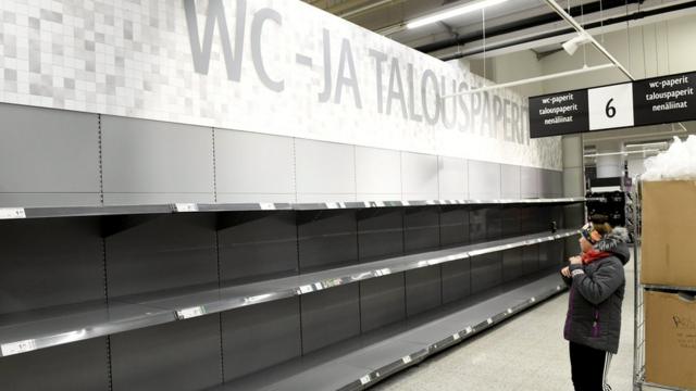 Пустые полки отдела туалетной бумаги в Финляндии