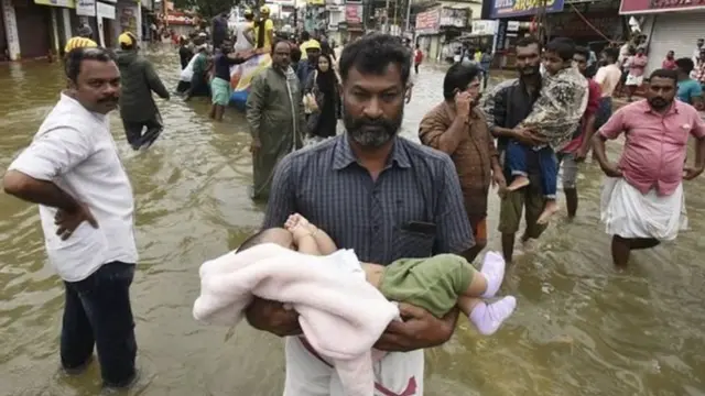 கேரளா: இந்தியாவில் அடிக்கடி மோசமான வெள்ளம் ஏற்படுவது ஏன்?