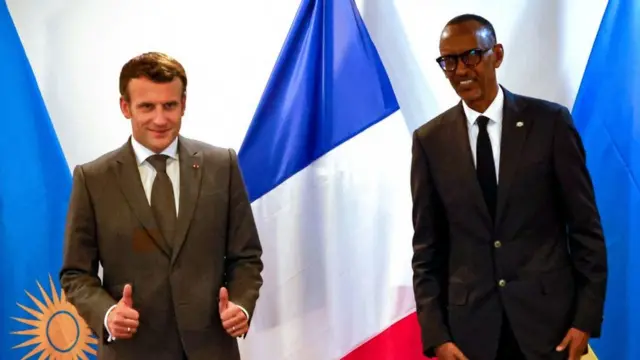 রোয়ান্ডার রাজধানী কিগালিতে প্রেসিডেন্ট ম্যাক্রঁ এবং প্রেসিডেন্ট কাগামে, ২৭শে মে, ২০২১।