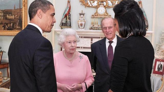 Barack Obama, a Rainha Elizabeth, o Príncipe Philip e Michelle Obama em Londres em 2009