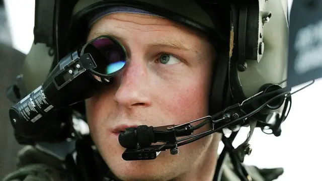 "அரச குடும்பத்திற்கு வெளியே இருக்க விரும்பினேன்" - இளவரசர் ஹாரி