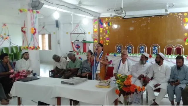 বৃহস্পতিবার মতুয়া, দলিত, নমশূদ্র এবং কয়েকটি মুসলমান সংগঠন এন আর সি হলে কীভাবে তার মোকাবিলা করা হবে, তা নিয়ে আলোচনায় বসেছিলেন।