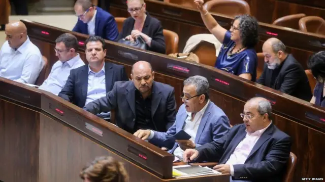 ਅਰਬ ਲੋਕਾਂ ਵੱਲੋਂ ਇਸ ਬਿੱਲ ਨੂੰ ਵਿਤਕਰੇ ਵਾਲਾ ਕਰਾਰ ਦਿੱਤਾ ਜਾ ਰਿਹਾ ਹੈ