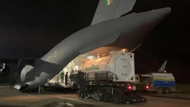 தாழ்வெப்ப நிலை கொள்கலன்கள் - நெதர்லாந்து நாட்டின் தலை நகர் ஆம்ஸ்டர்டாம் நகரில் இருந்து விமானப்படை விமானங்கள் வாயிலாக கொண்டுவரப்பட்டுள்ளது