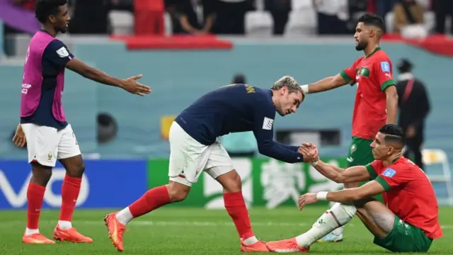 Гризман утешает Эль-Ямика по окончании матча