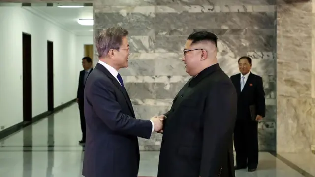 남북 정상은 5월 26일 판문점에서 두 번째 정상회담을 가졌다