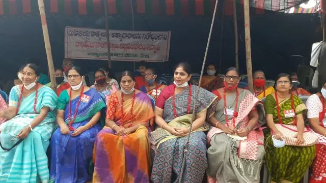 మహిళలపై దాడులకు నిరసనగా బుధవారం నాడు విజయవాడలో మహిళా సంఘాల దీక్ష