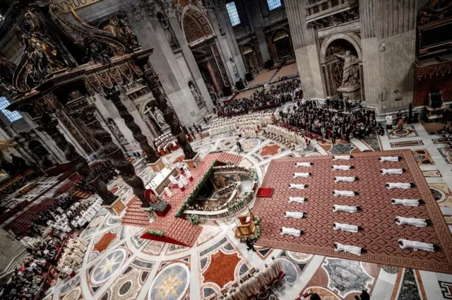 Una ordenación en San Pedro.