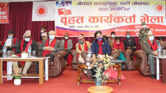 नेकपा चितवनको आयोजनामा सोमवार भरतपुरमा आयोजित बृहत् कार्यकर्ता भेलामा गृहमन्त्री रामबहादुर थापा, लुम्बिनी प्रदेशका मुख्यमन्त्री शङ्कर पोखरेललगायतका नेताहरू