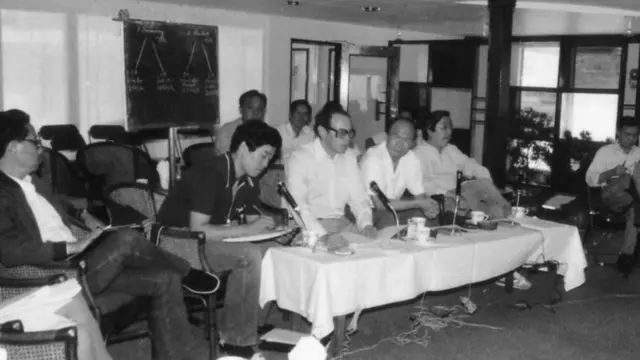 János Kornai en su ponencia