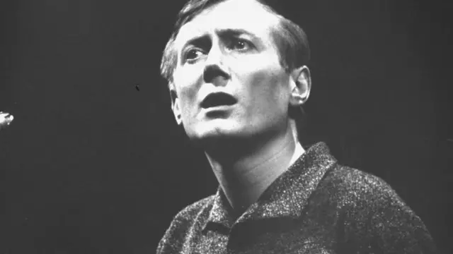 Евгений Евтушенко, 1963 во время выступления во Дворце Шайо в Париже