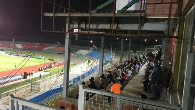 تماشاگران در ورزشگاه قدس