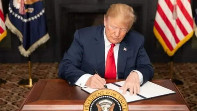 دونالد ترامپ دولت ایران را "گروگانگیر" خواند و در زمان رقابت های انتخاباتی برای ریاست جمهوری آمریکا، دولت اوباما را به "باج‌دهی به گروگانگیرها "متهم کرده بود