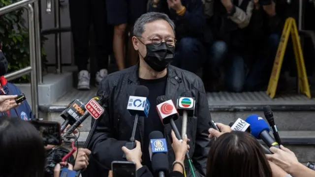 लोकतंत्र समर्थक कार्यकर्ता बेनी ताई यू-तिंग ने मीडिया से कहा है कि वो हॉन्ग कॉन्ग पुलिस स्टेशन जाने वाले हैं.