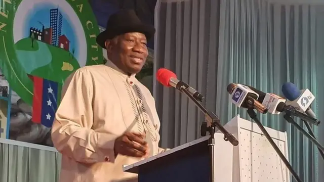 Goodluck E. Jonathan yana jawabi a wurin taro