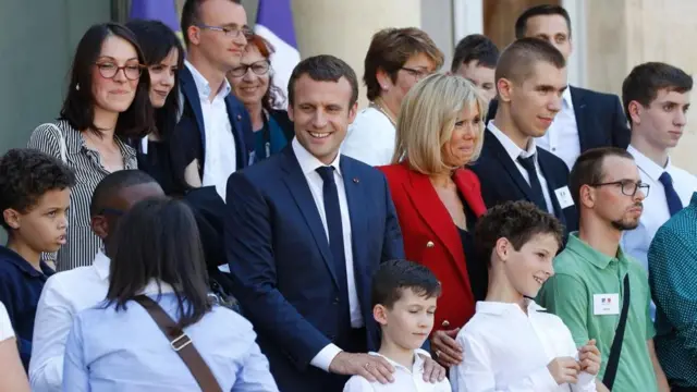 Presiden Prancis Emmanuel Macron dalam sebuah acara tahun 2017 lalu di Paris yang menyoroti besarnya kebutuhan akan kesadaran terhadap autisme
