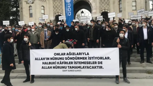 Anadolu Gençlik Derneği (AGD) ve Milli Gençlik Vakfı (MGV) üyelerince yapılan protestosu