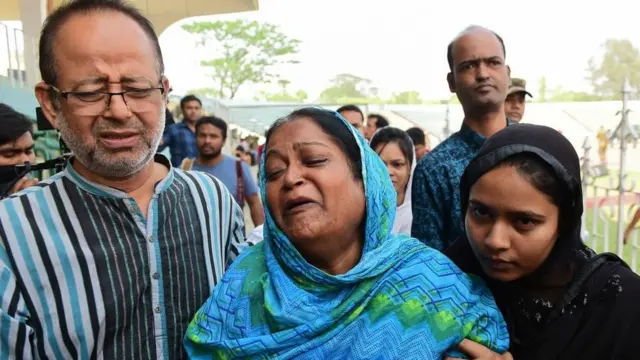 শোকাহত স্বজনরা।