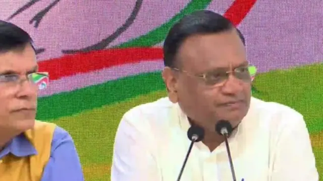 પશ્ચિમ બંગાળના હાવડામાં શનિવારે રાત્રે જંગી રોકડ સાથે ઝડપાયેલા ત્રણેય કૉંગ્રેસ ધારાસભ્યોને પાર્ટીમાંથી સસ્પેન્ડ કરી દેવામાં આવ્યા