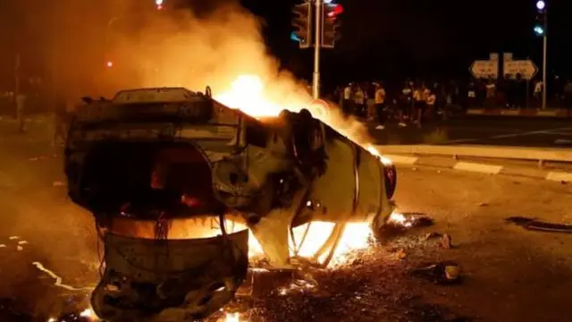 ኣብቲ ተቓውሞ ዝተቓጸለት መኪና