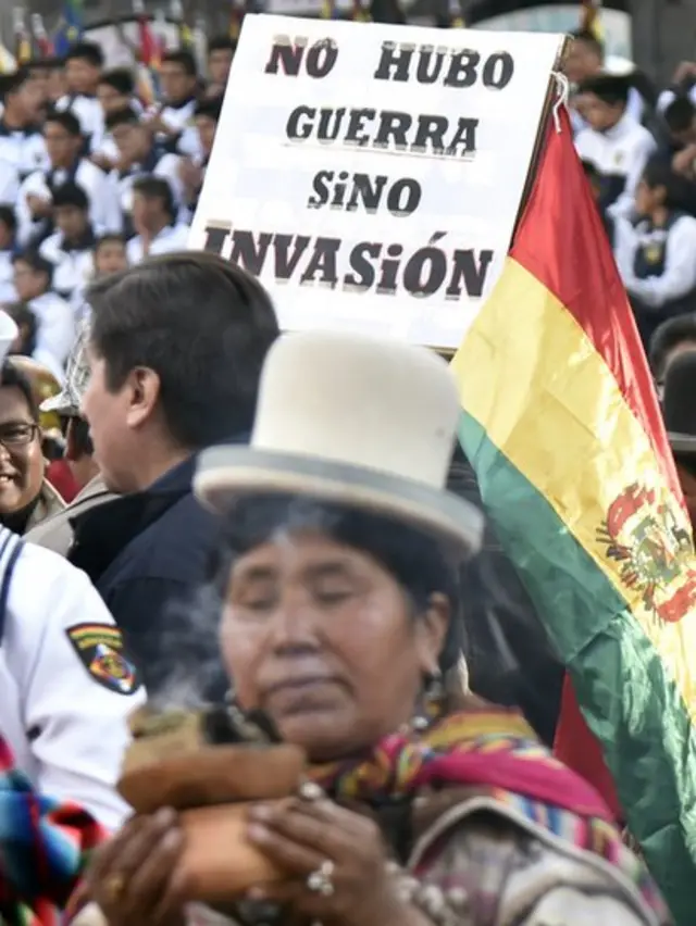 Un grupo de indígenas aymara realizó un ritual en La Paz para acompañar desde el país la entrega del documento en La Haya.